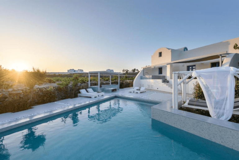 Αρχική 53 Island Life Services | Διαχείριση Τουριστικών Ακινήτων και Βιλών σε Κρήτη και Σαντορίνη